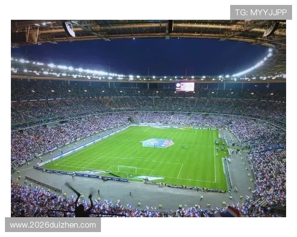 世界杯决赛现场氛围盛况空前,观众热情高涨共同见证足球历史的辉煌时刻 世界杯决赛现场氛围盛况空前,观众热情高涨共同见证足球历史的辉煌时刻